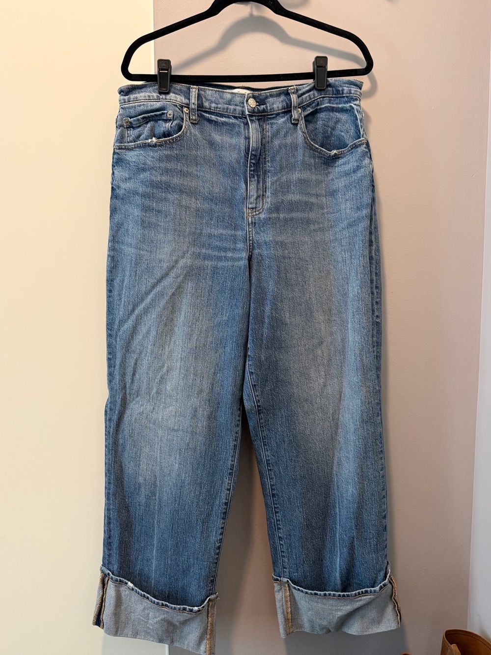 Relaxed Boyfriend Jeans in Light Blue Wash